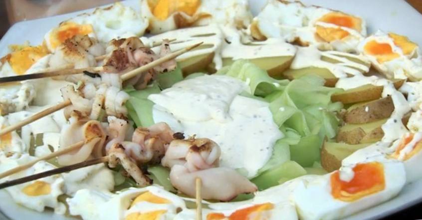 Рецепт Баранья ножка и салат с картофелем, огурцами и запеченными яйцами шаг-5