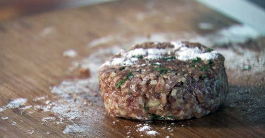 Рецепт Бургер с говядиной и чатни из красной смородины  шаг-4