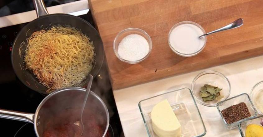 Рецепт Домашние сосиски с жареными макаронами  шаг-4