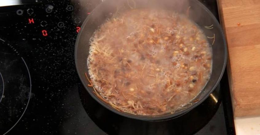 Рецепт Домашние сосиски с жареными макаронами шаг-6