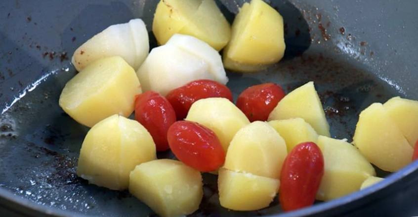 Рецепт Говядина с картофелем и томатным соусом  шаг-4
