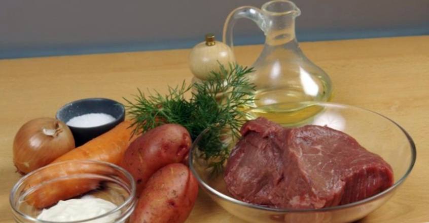 Рецепт Картофель с мясом в горшочке шаг-1