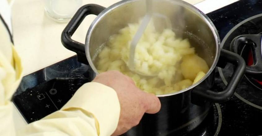 Рецепт Котлеты с картофельным пюре шаг-6