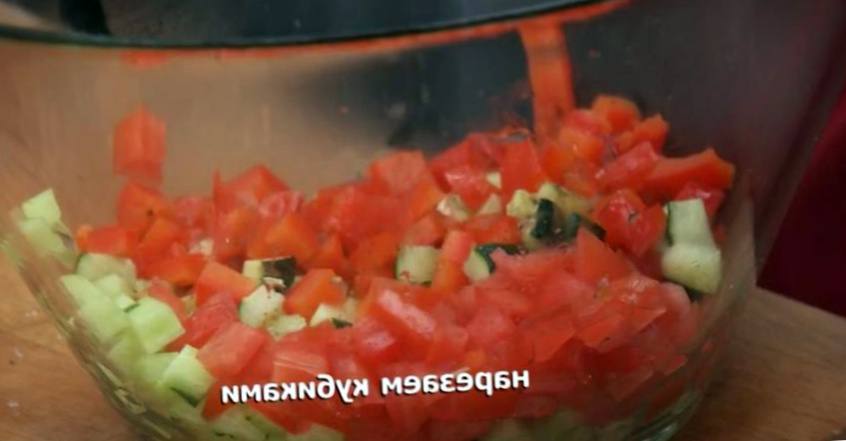 Рецепт Котлетки из баранины и салат с овощами гриль шаг-3