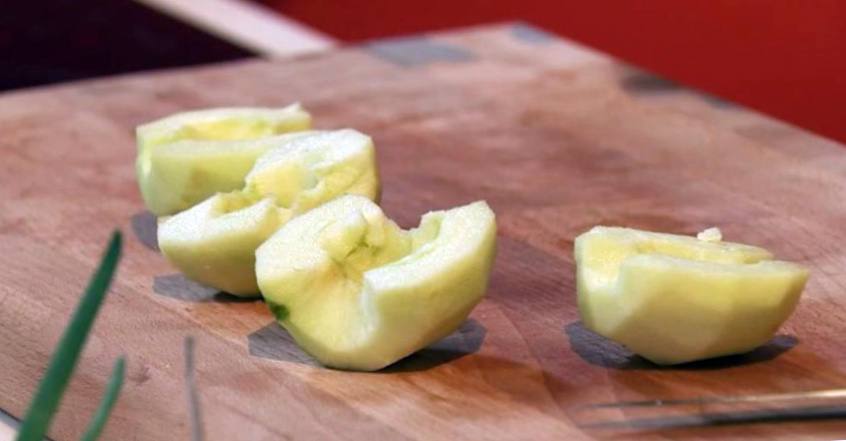 Рецепт Крольчатина под сладким соусом с картофелем и яблоками  шаг-2