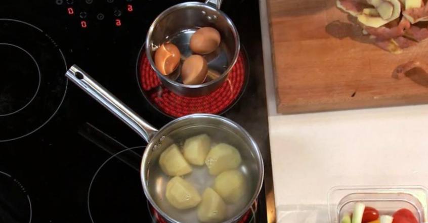 Рецепт Мясной «хлеб» с яйцом и орехами шаг-1