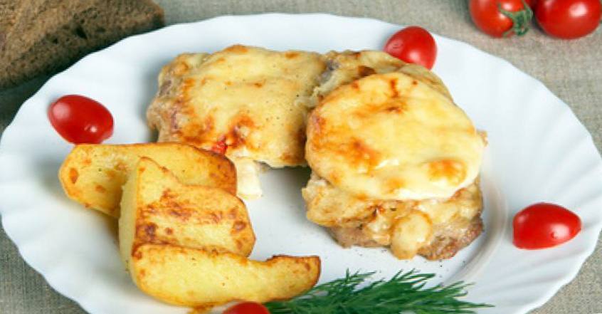 Рецепт Мясо по-французски с жареным картофелем шаг-1