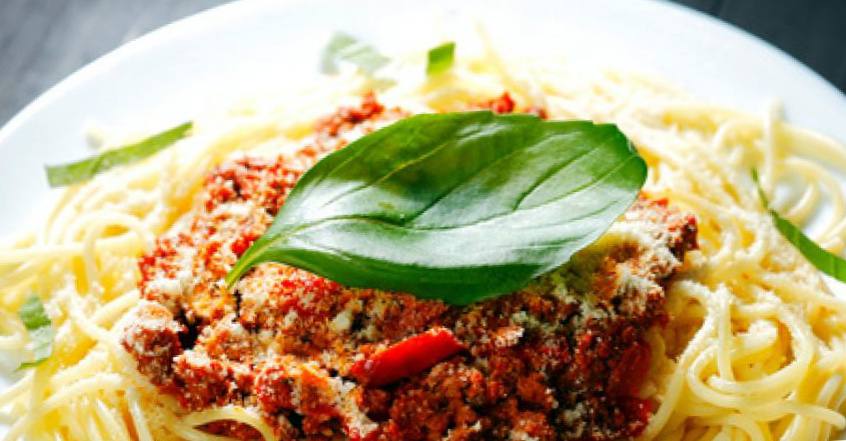Рецепт Спагетти болоньезе с базиликом шаг-1