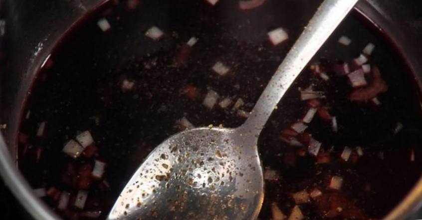 Рецепт Стейк из говядины с шоколадным соусом и овощами вок шаг-7
