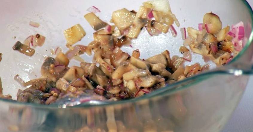 Рецепт Свиные медальоны с ирландским картофельным супом и грибным соусом  шаг-4