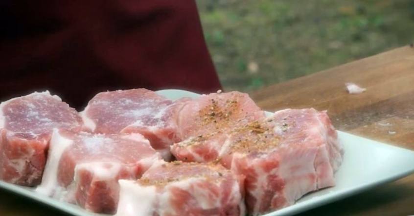 Рецепт Свиные отбивные в горчичной глазури шаг-1
