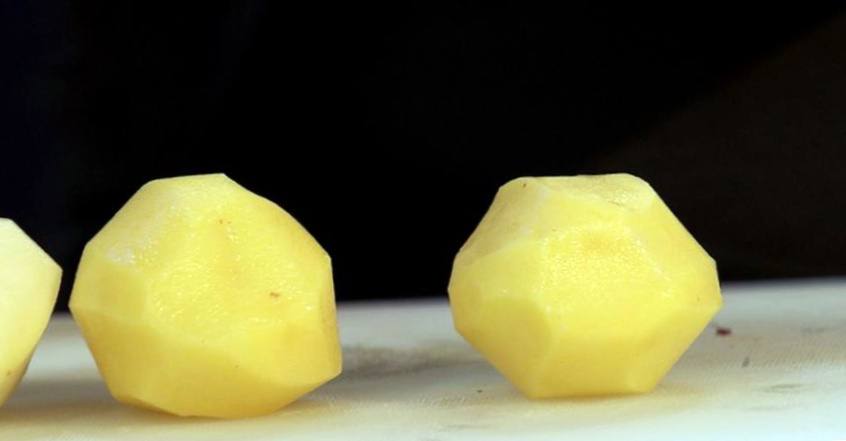 Рецепт Свинина с картофелем, брюссельской капустой и луковым соусом  шаг-2