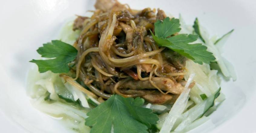 Рецепт Свинина в соевом соусе с китайским салатом из сырого картофеля  шаг-4
