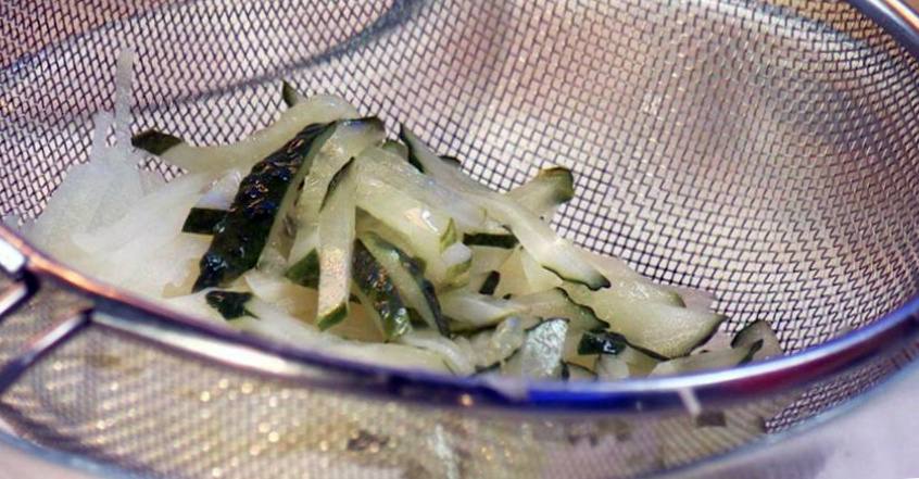Рецепт Свинина в соевом соусе с китайским салатом из сырого картофеля шаг-1