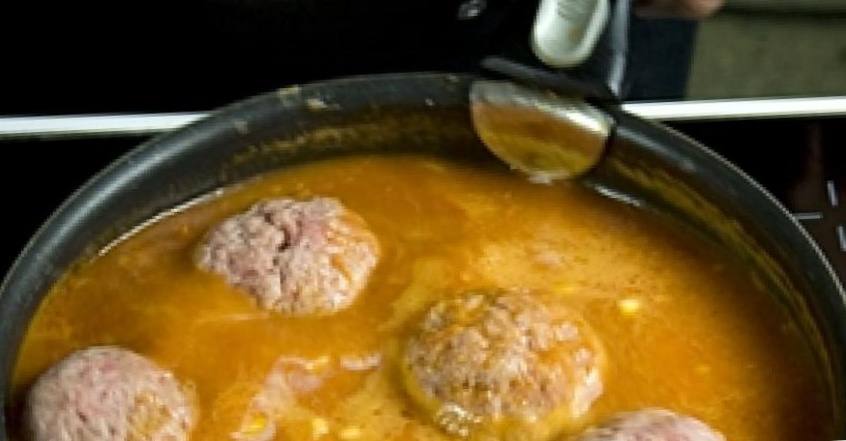 Рецепт Тефтели в томатном соусе  шаг-2