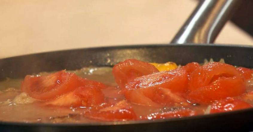 Рецепт Телячьи хвосты, растомленные с томатами шаг-5