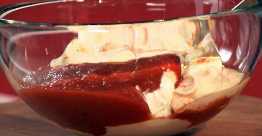 Рецепт Ёжики в томатном соусе с огуречным салатом шаг-3