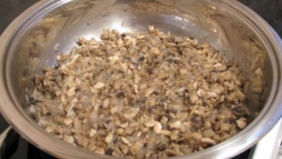 Рецепт Котлеты из индейки, нафаршированные грибами  шаг-4