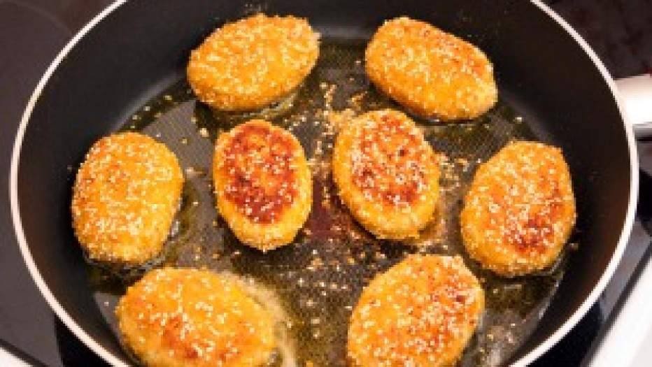 Рецепт Котлеты из индейки с сыром и помидорами шаг-9