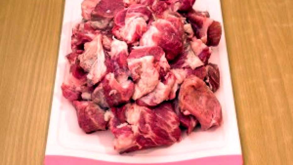 Рецепт Шашлык из свинины, маринованной в помидорах, розмарине и луке шаг-3