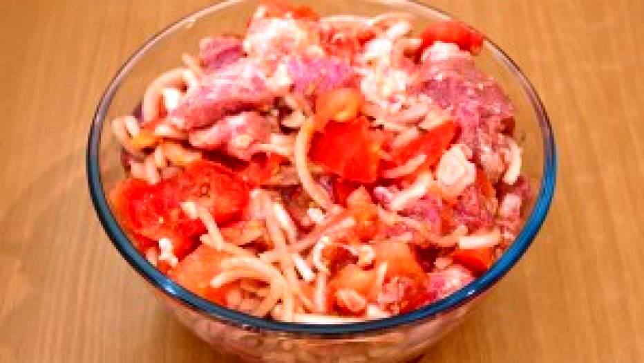 Рецепт Шашлык из свинины, маринованной в помидорах, розмарине и луке шаг-5