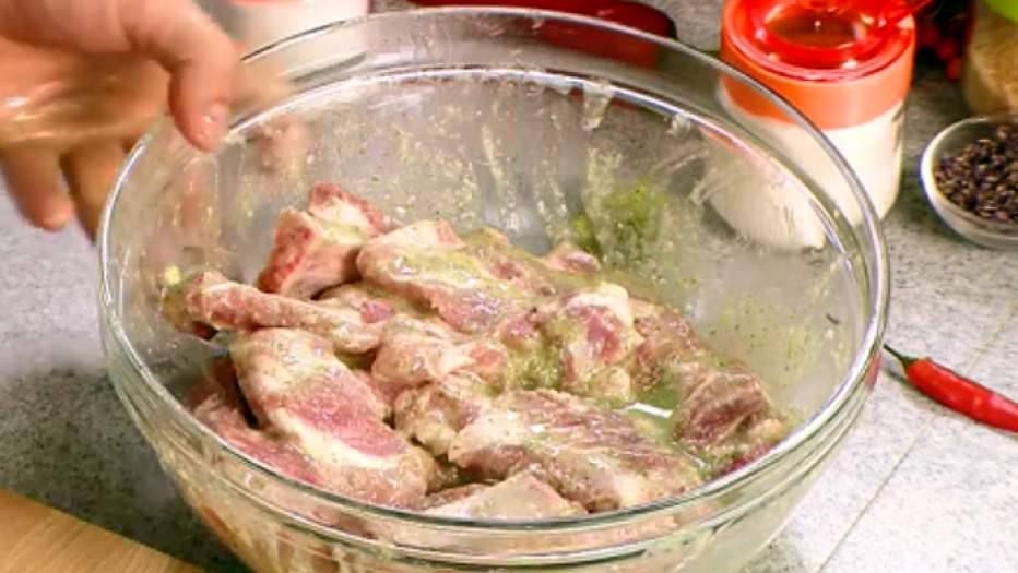 Рецепт Свиные рёбрышки в мятном маринаде шаг-1