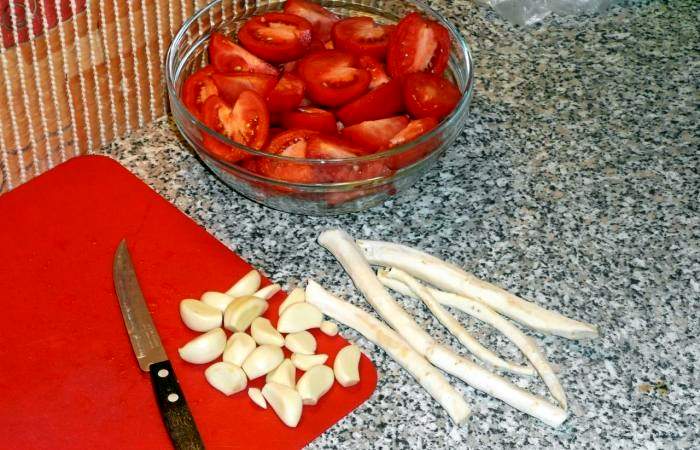 Рецепт Хреновина с помидорами и чесноком на зиму  шаг-2