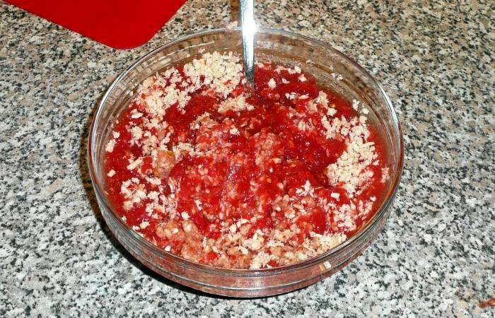 Рецепт Хреновина с помидорами и чесноком на зиму шаг-5