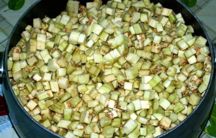 Рецепт Консервированная фасоль с баклажанами на зиму  шаг-4
