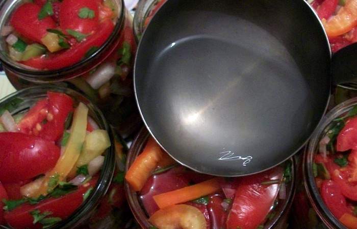 Рецепт Консервированный салат из помидоров и болгарского перца шаг-9