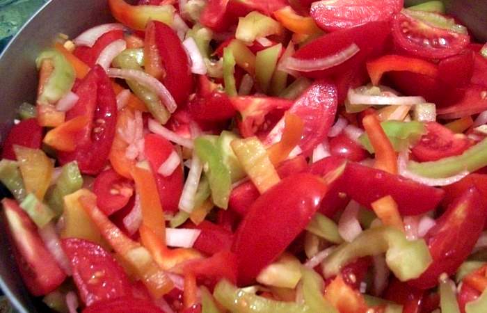 Рецепт Консервированный салат из помидоров и болгарского перца шаг-5