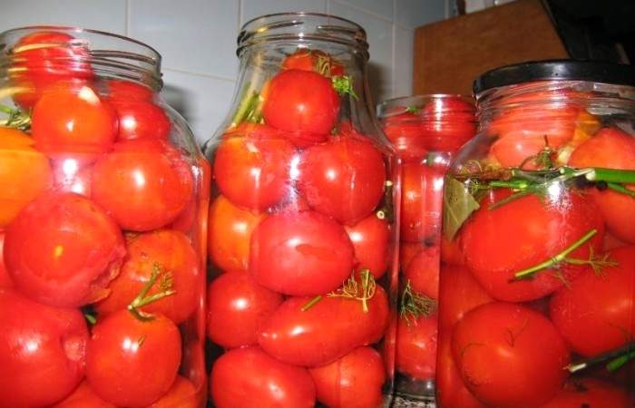 Рецепт Маринованные помидоры с чесноком шаг-5