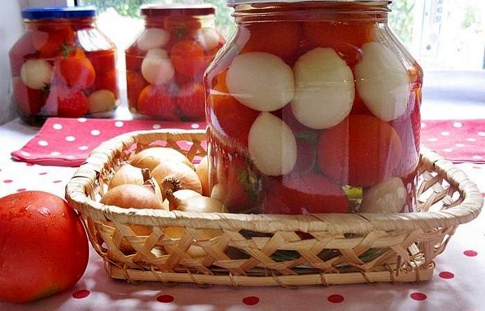 Рецепт Маринованные помидоры с луком Готовим Консервация Маринованные помидоры с луком