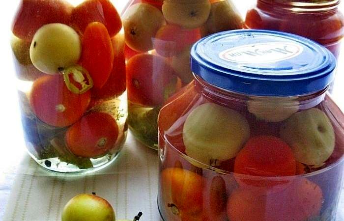 Рецепт Маринованные помидоры с яблоками Готовим Консервация Маринованные помидоры с яблоками