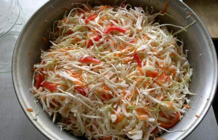 Рецепт Салат из капусты с морковью и перцем на зиму шаг-6