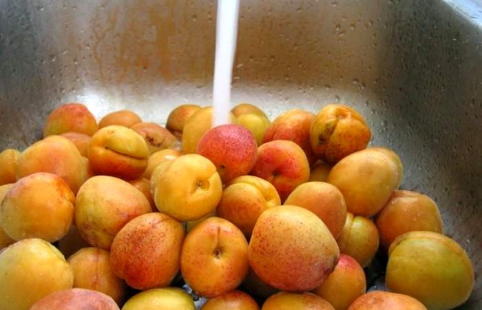 Рецепт Варенье из абрикосов без воды шаг-1