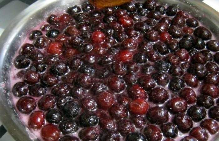Рецепт Варенье вишневое с косточками шаг-3
