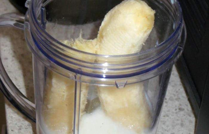 Рецепт Бананово-малиновый коктейль шаг-3