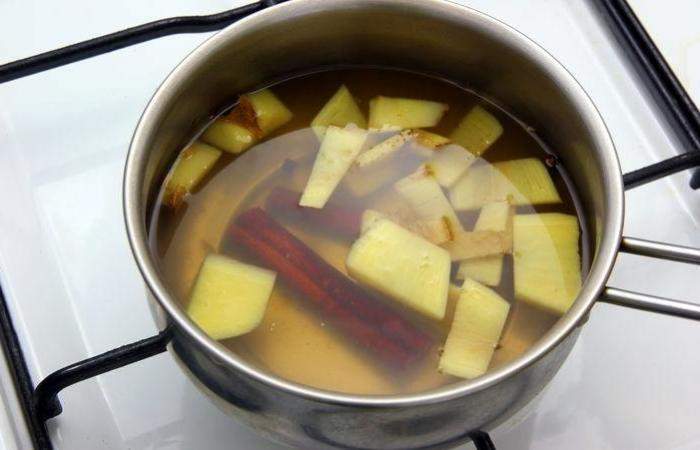 Рецепт Горячий яблочный сидр с корицей и имбирем шаг-1