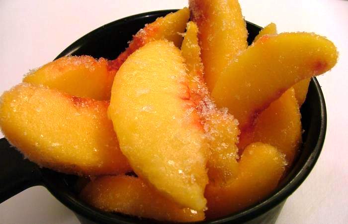 Рецепт Коктейль из персиков и бананов шаг-1