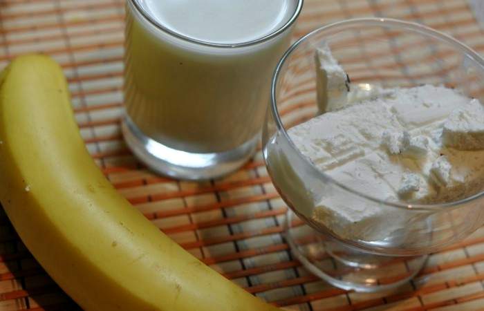 Рецепт Молочный банановый коктейль с мороженым шаг-1