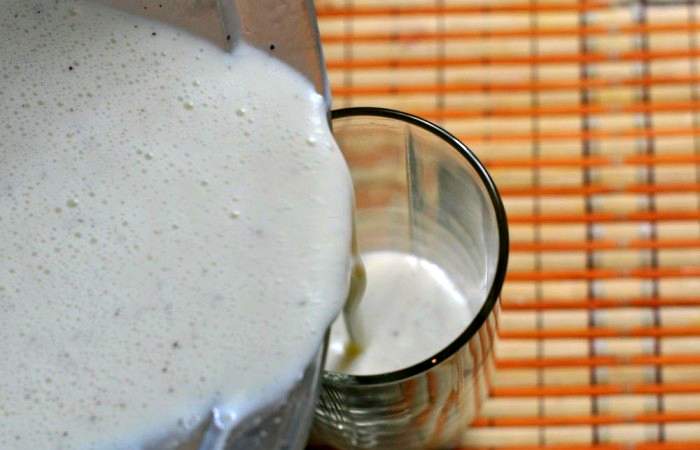 Рецепт Молочный банановый коктейль с мороженым  шаг-2