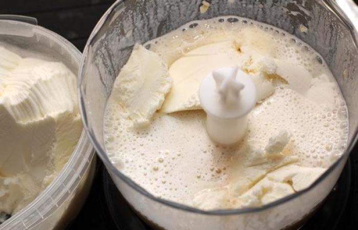 Рецепт Молочный коктейль с бананом и мороженым  шаг-2