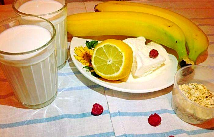 Рецепт Молочный коктейль с бананом и овсяными хлопьями шаг-1