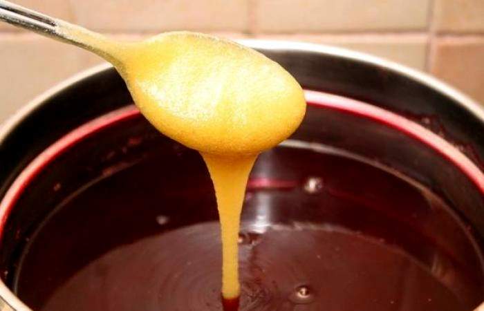 Рецепт Морс из замороженных ягод с медом шаг-3