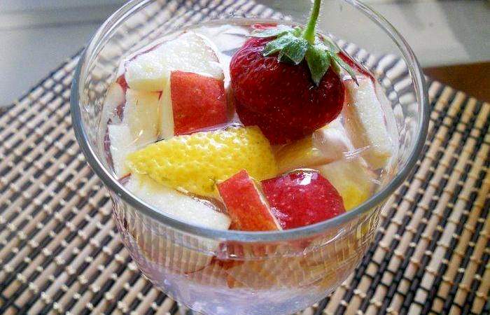 Рецепт Напиток с клубникой и фруктами шаг-5