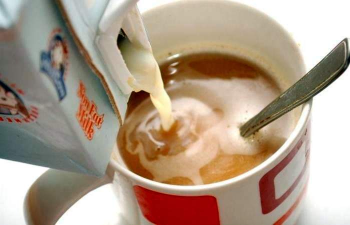 Рецепт Охлажденный кофе с молоком шаг-3
