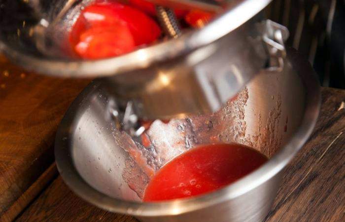 Рецепт Томатный сок из свежих помидоров шаг-5