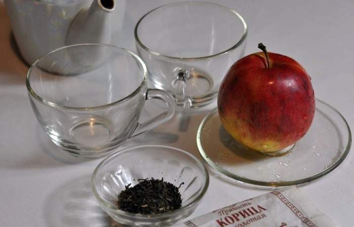 Рецепт Зеленый чай с корицей шаг-1