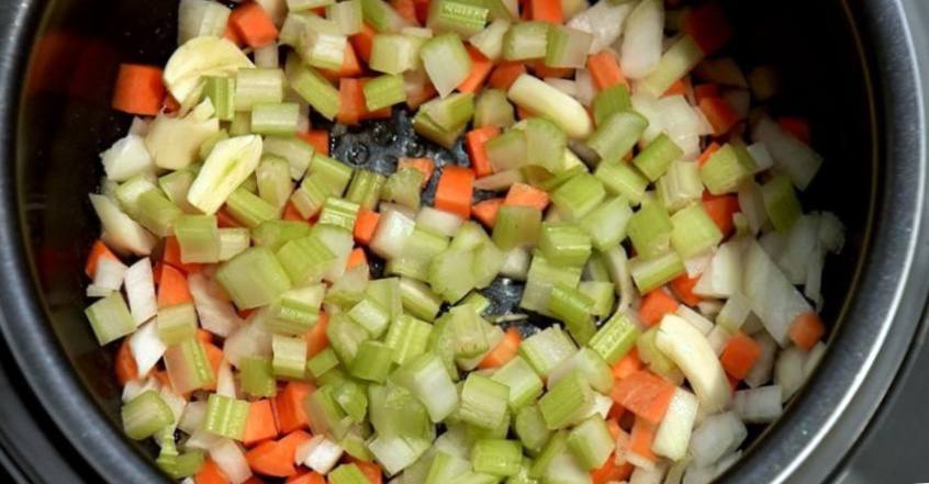 Рецепт Чечевица с овощами и лососем шаг-3